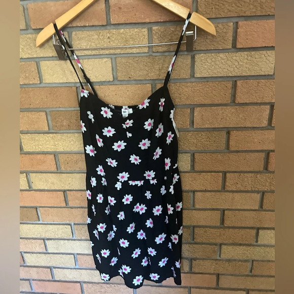 NWT BP Floral Romper Black Pink Daisy Mini Size XS Sleeveless Retro Festival - Picture 2 of 4